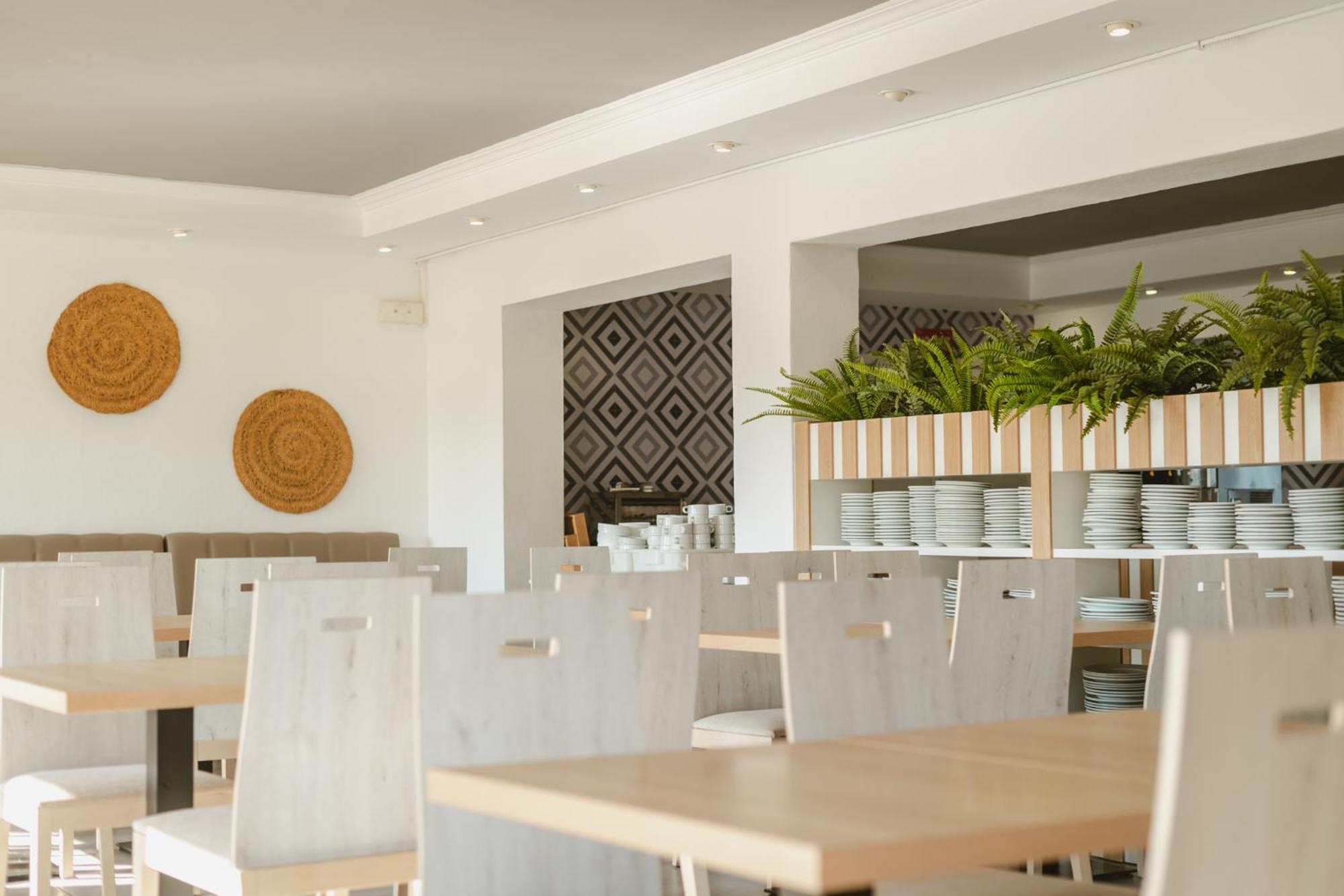 Hotel Lliteras Cala Ratjada  Extérieur photo